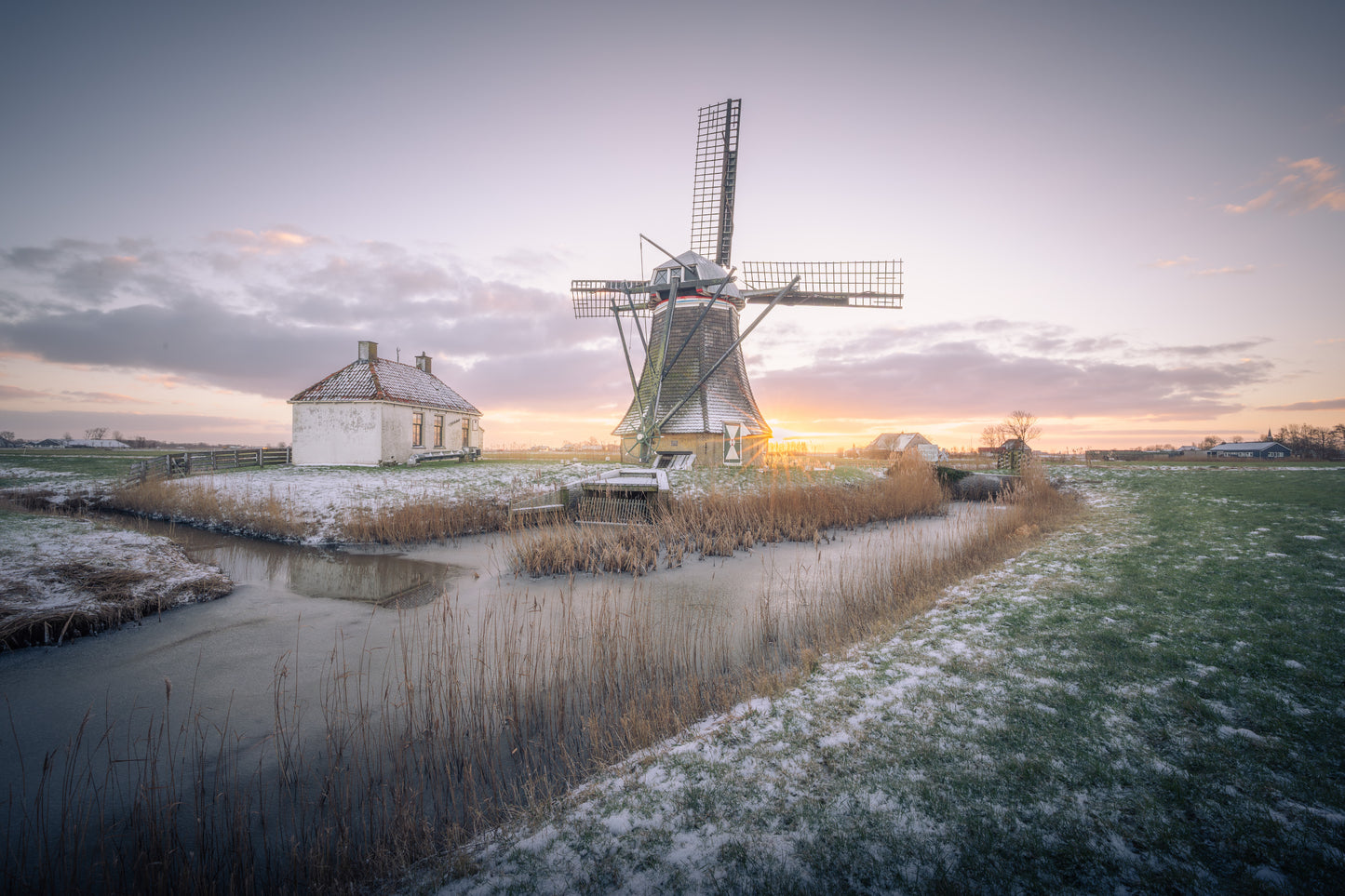 Dibond print: "Koude zonsopkomst bij de Babuurster molen"