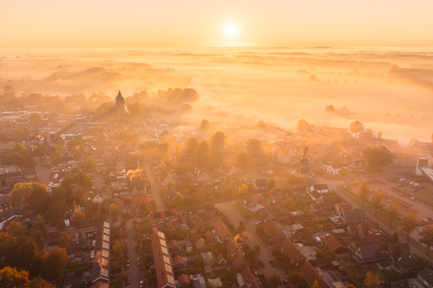 Dibond print: "Dalfsen, mistige zonsopkomst vanuit de lucht"
