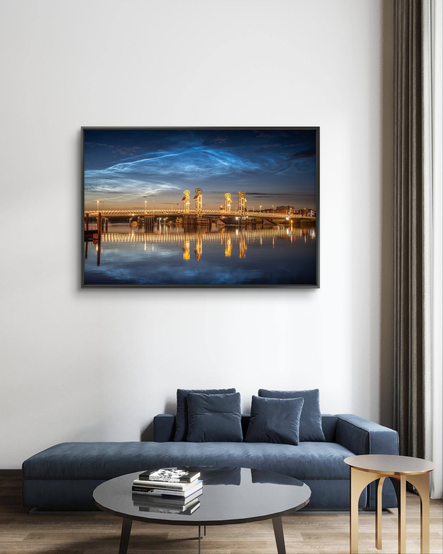 Dibond print: "Lichtende nachtwolken boven Kampen"