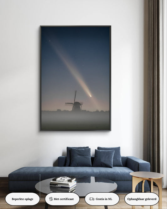 Dibond print: "Komeet scheert langs oer Hollandse molen"