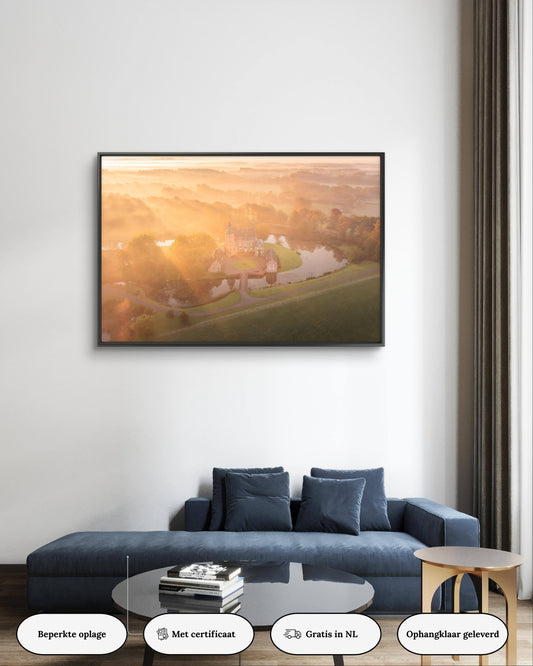 Dibond print: "Mistige zonsopkomst kasteel Rechteren vanuit de lucht"